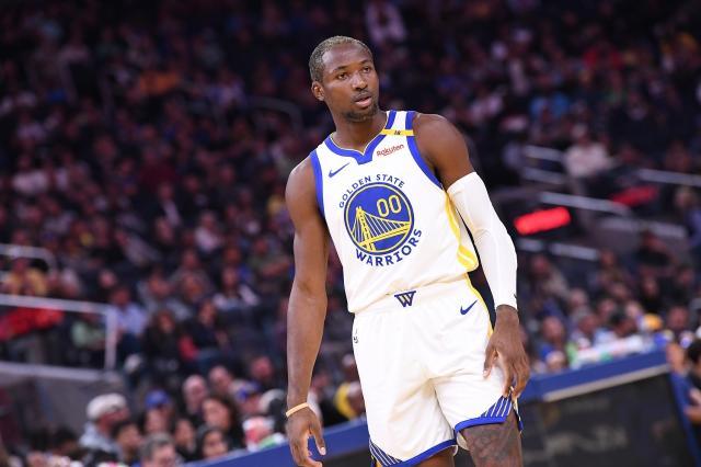 赛前被短信告知失去首发位置 库明加表现终迎回暖